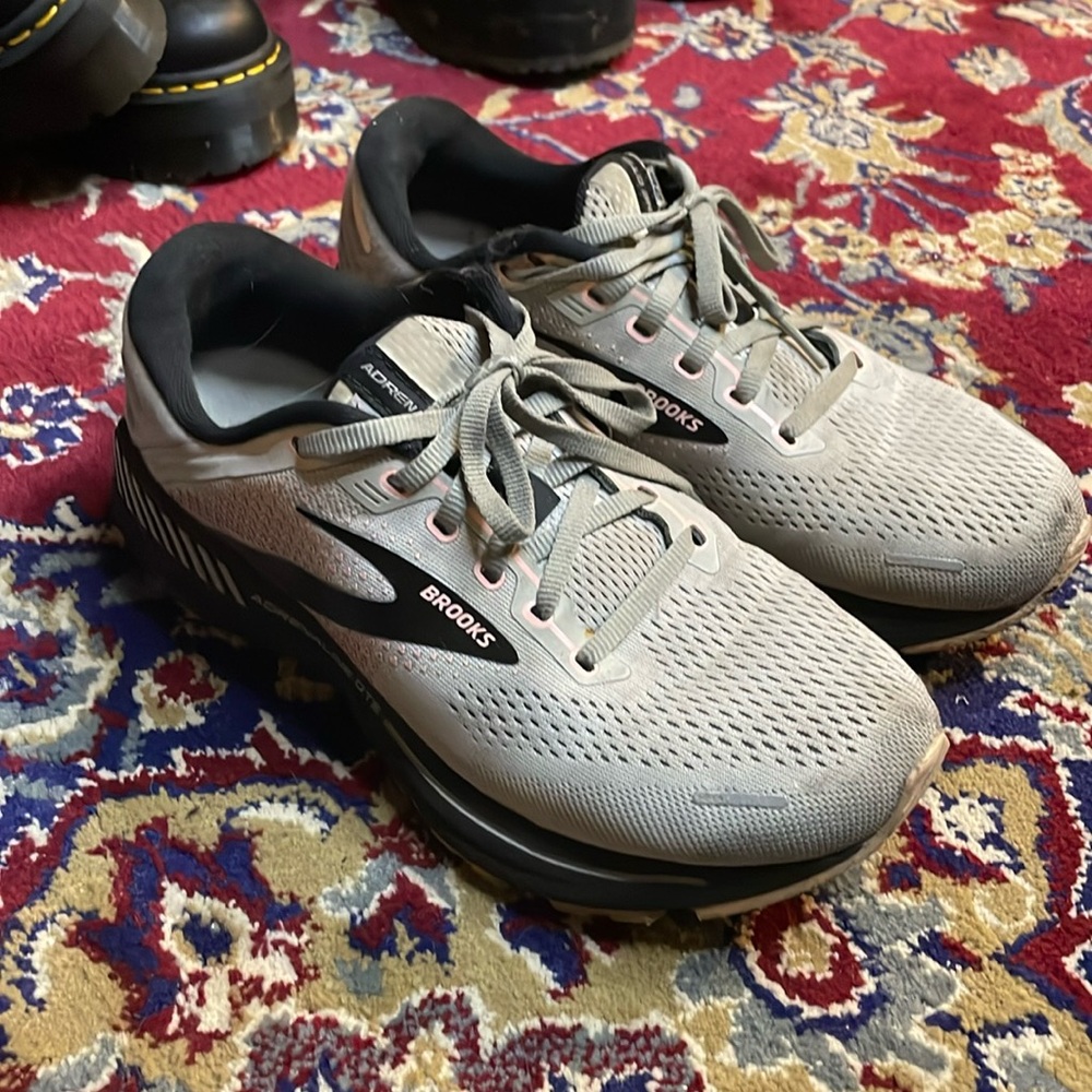 Brooks adrenaline gts 22 8 WIDE running shoe